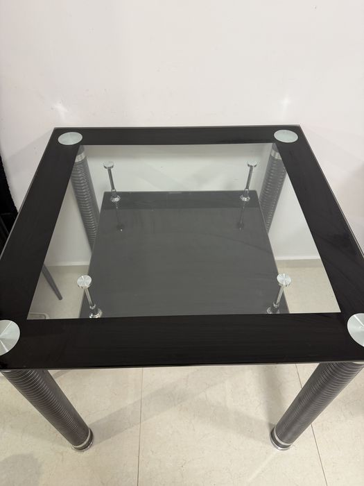 Кухненска стъклена маса