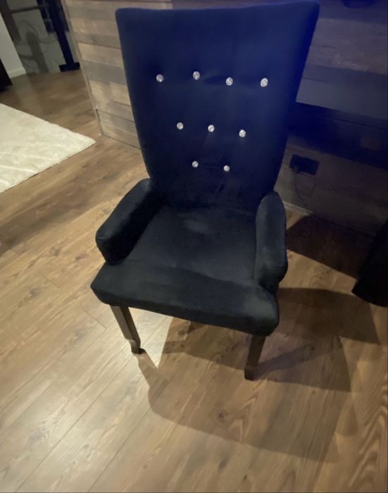 Scaun tapitat nou