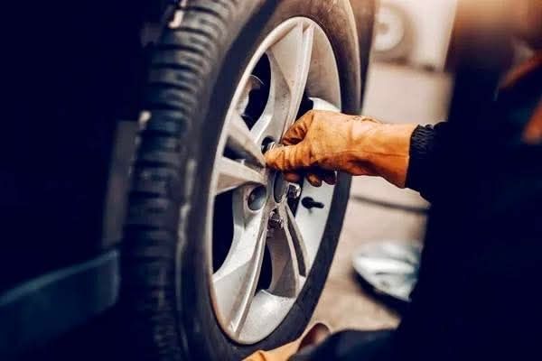 Смяна на гуми!Демонтаж монтаж баланс.От 35лв/17.89евро