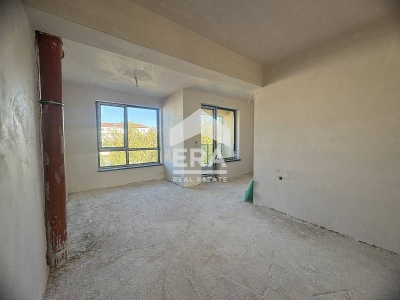 Просторни Тристайни апартаменти в Нова Луксозна Сграда