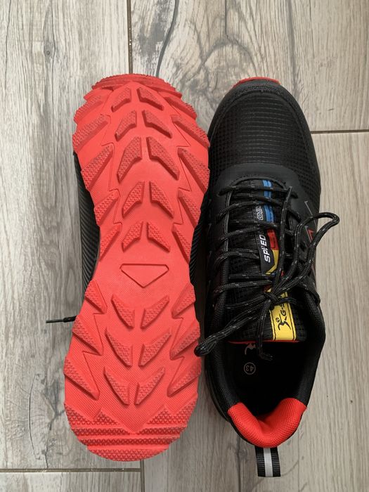 Adidasi noi marimea 43