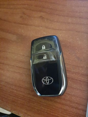 Ключ Toyota Land Cruser 200