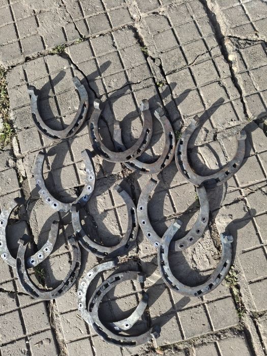 Полкови за коне изработени ръчно