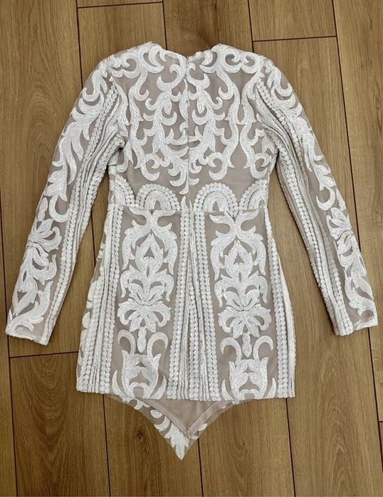 Бяла рокля с пайети