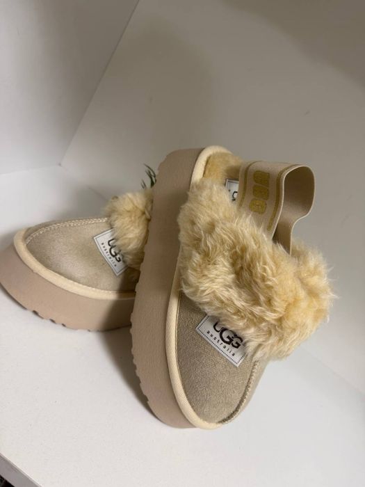 Incaltaminte UGG cu bareta