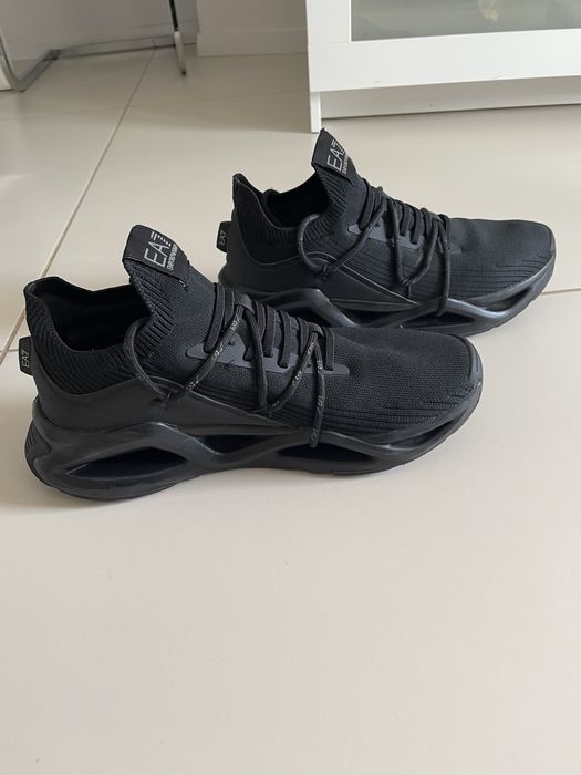 Продавам обувки Armani EA7