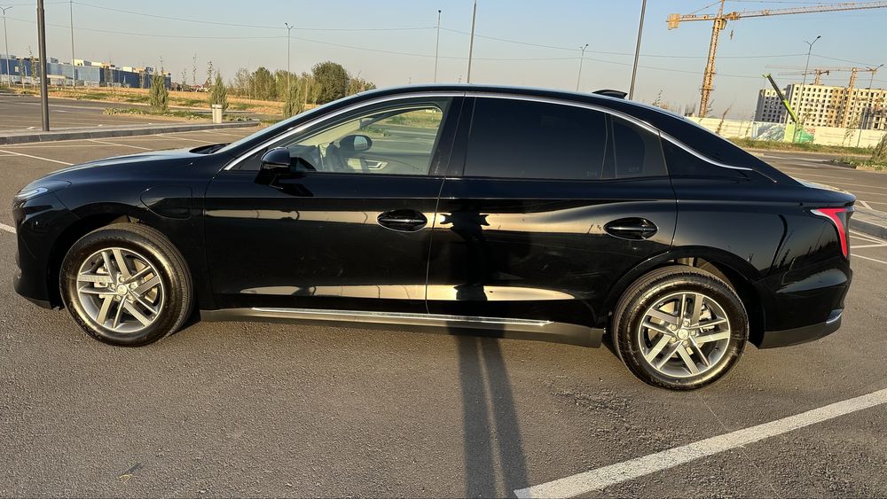 Продается Hongqi e-qm5