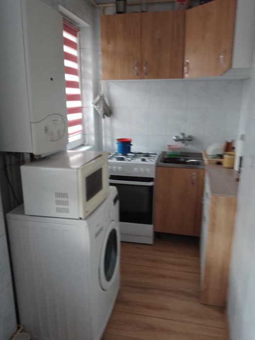 Închiriez apartament cu 2 camere