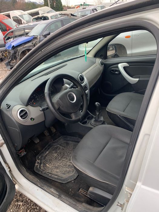 Dacia Sandero 1.2 75кс 2012г