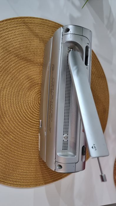 Radio portabil GRUNDIG BOY 50L  ,deosebit ,antic ,cadouri rare