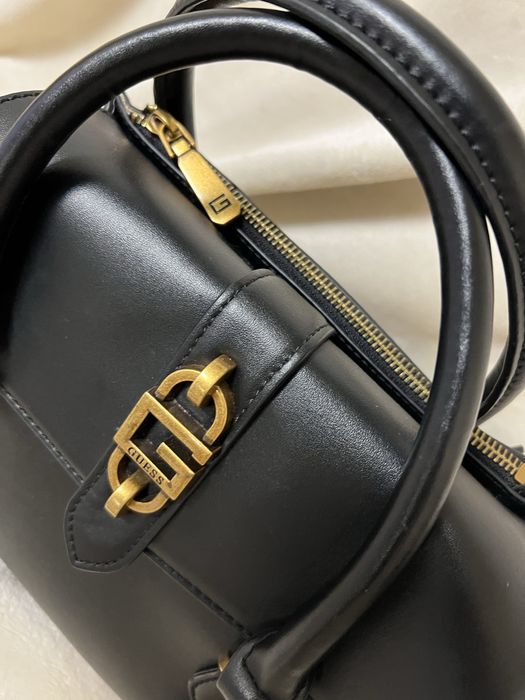 Дамска чанта Guess