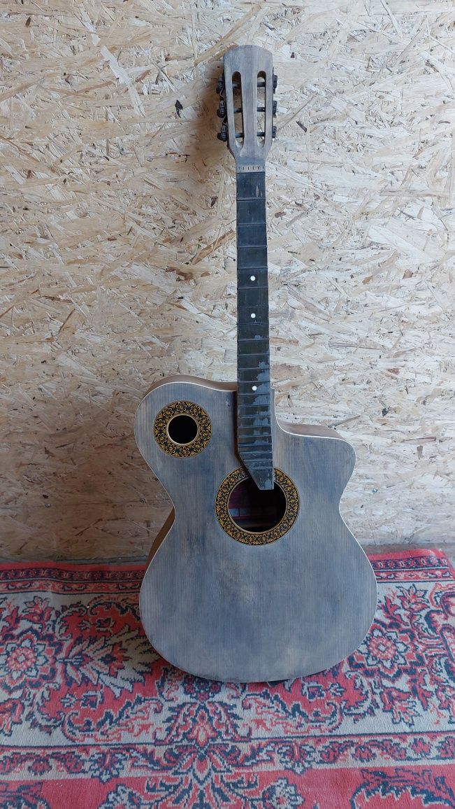 Гитара румыния продам