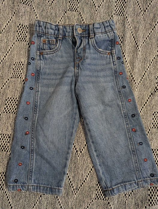 Blugi fetite aproape noi