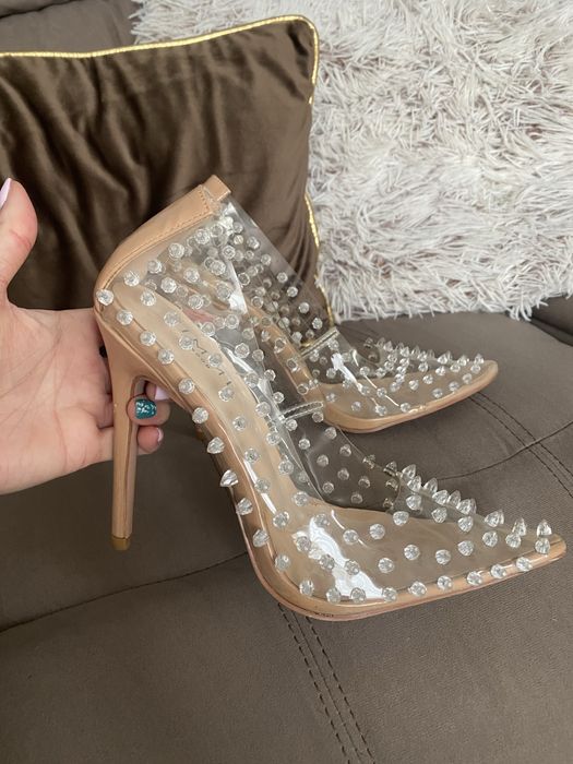 Pantofi gen Laboutin