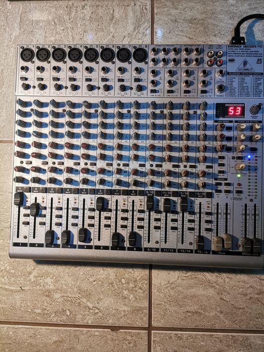 Mixer pasiv BEHRINGER Eurorak UB 2222 FX - PRO