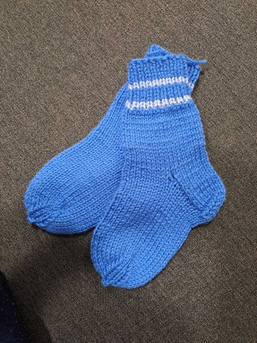 Vand paturica,sosete,caciuli copii si adulti,crosetate manual ,105x105