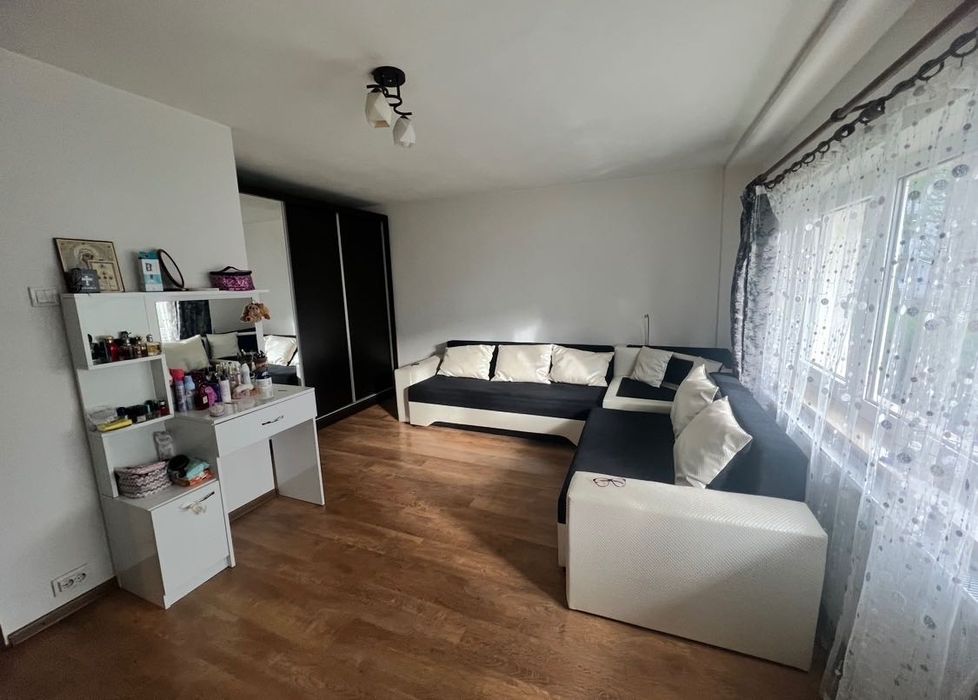 Închiriez garsonieră zona Prundu