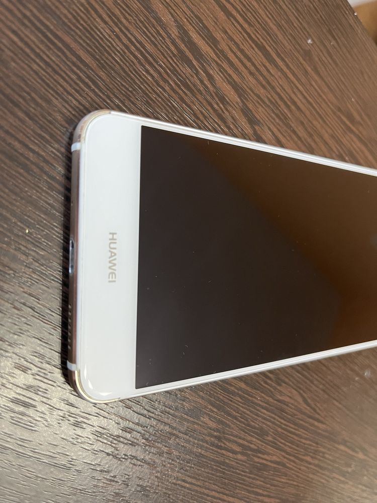 Продавам Huawei P10 lite