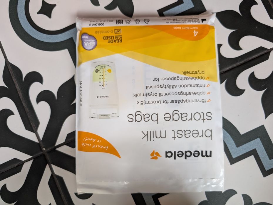 Помпа за кърма Medela с шише