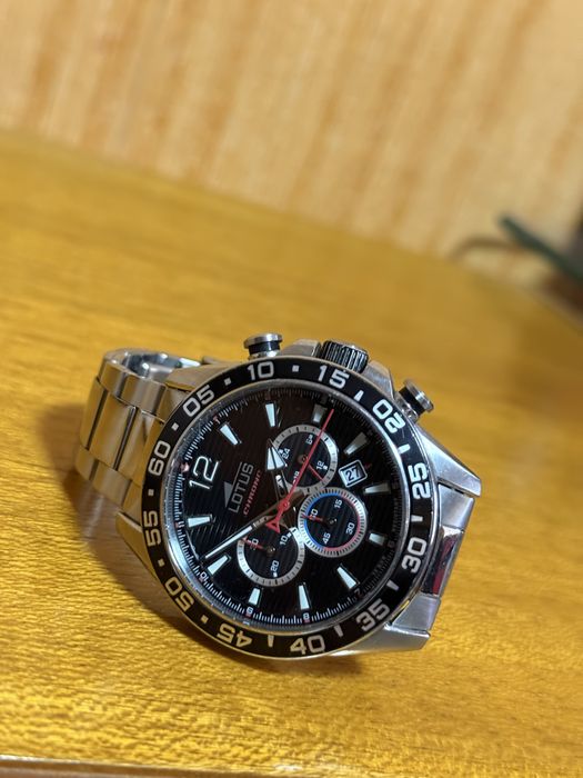 Lotus Chrono - часовник