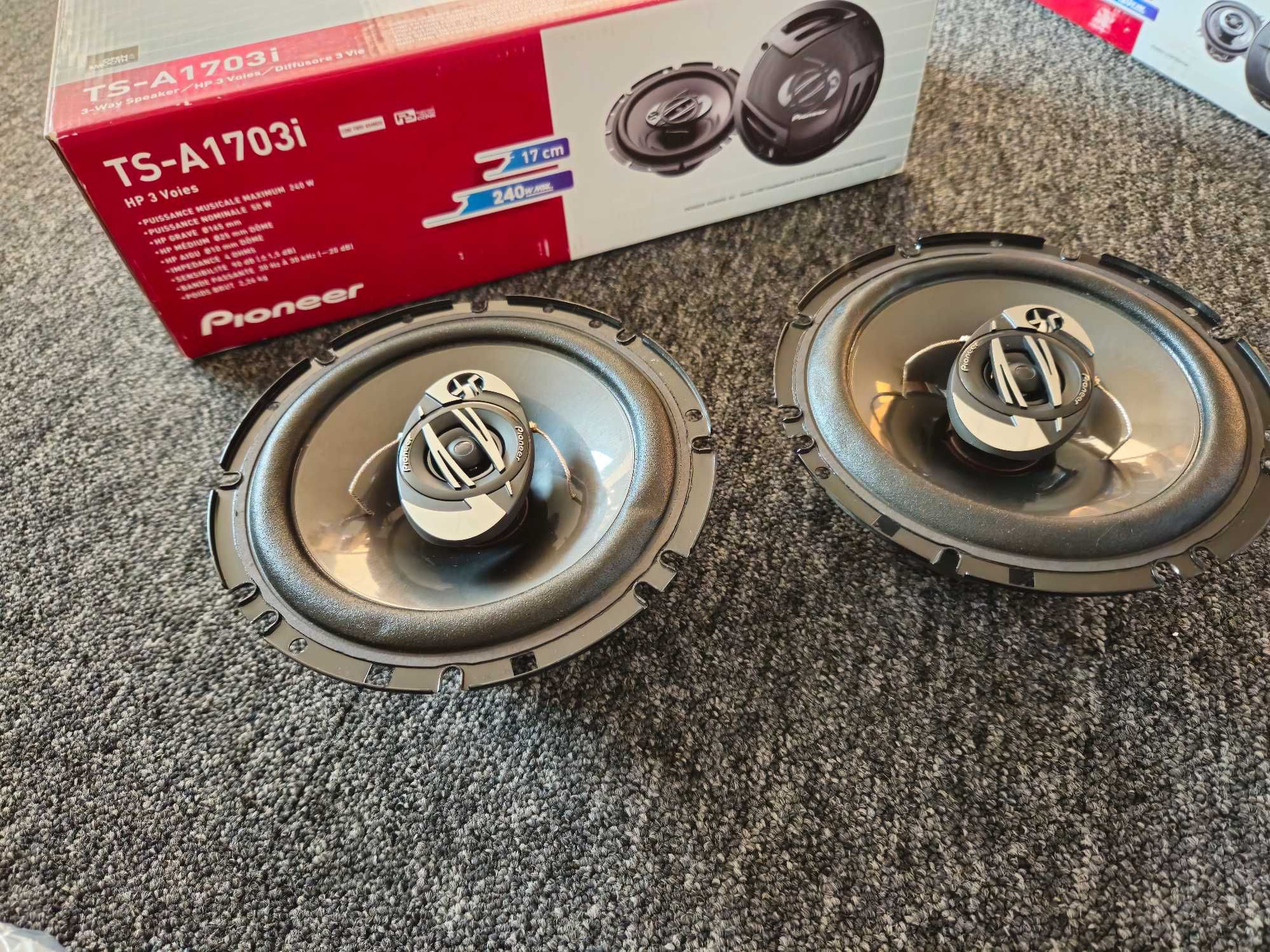 Pioneer DEH-3200UB CD RDS RECEIVER & Pioneer TS-A1703i 3-Way Speakers