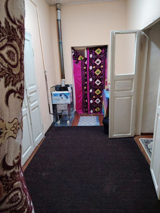 Hovli srochno sotiladi