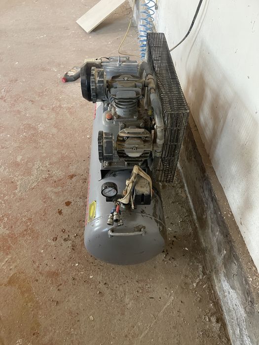 Kanfresor 3pazli 100litr yaxshi holatda kop ishlatilmagan