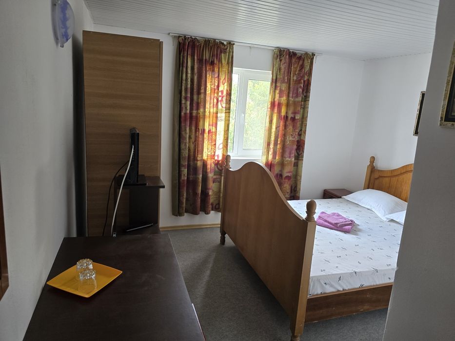 Închiriez casă sau camere individuale – Techirghiol, zonă liniștită