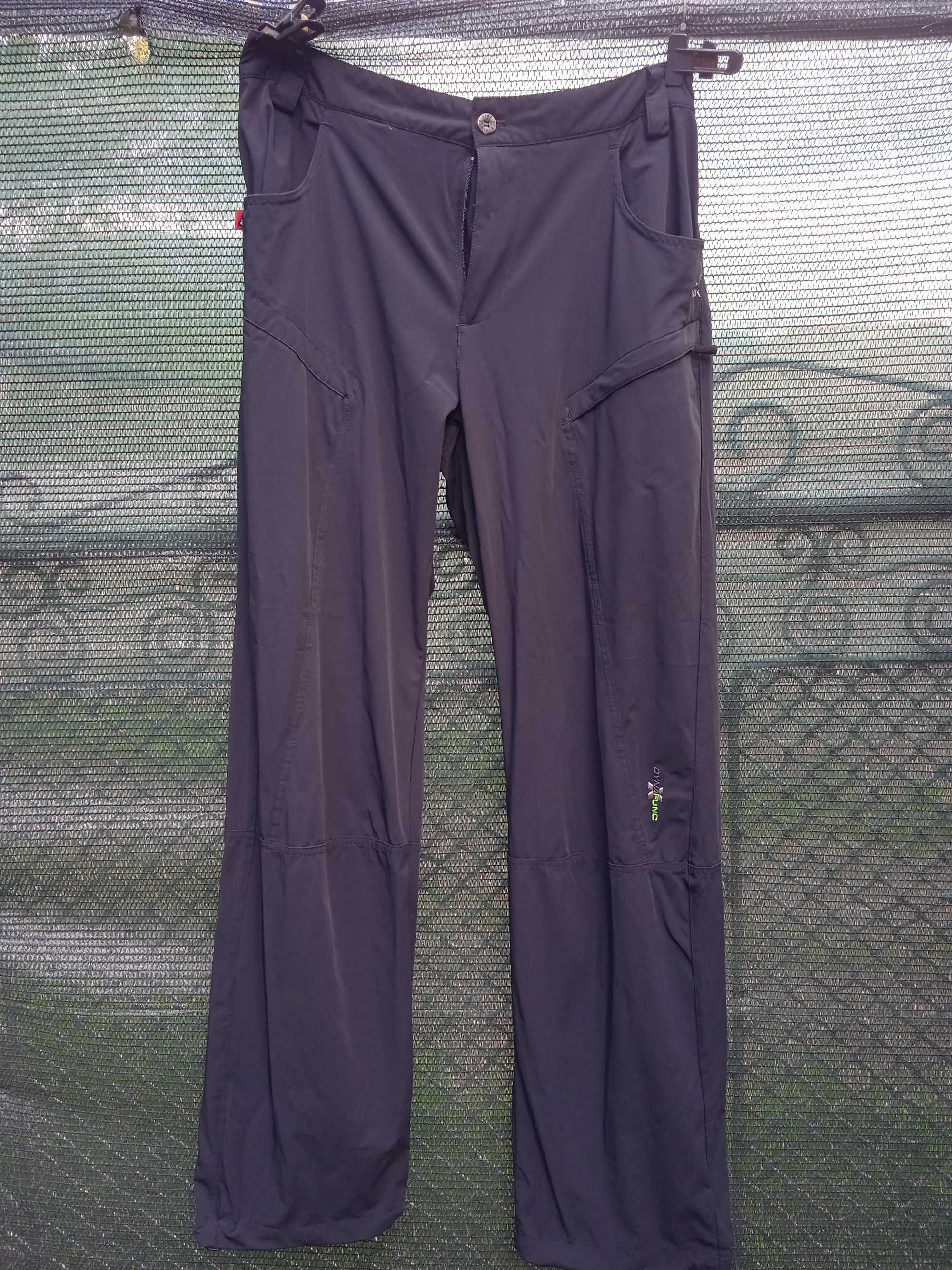 Vand pantaloni barbati