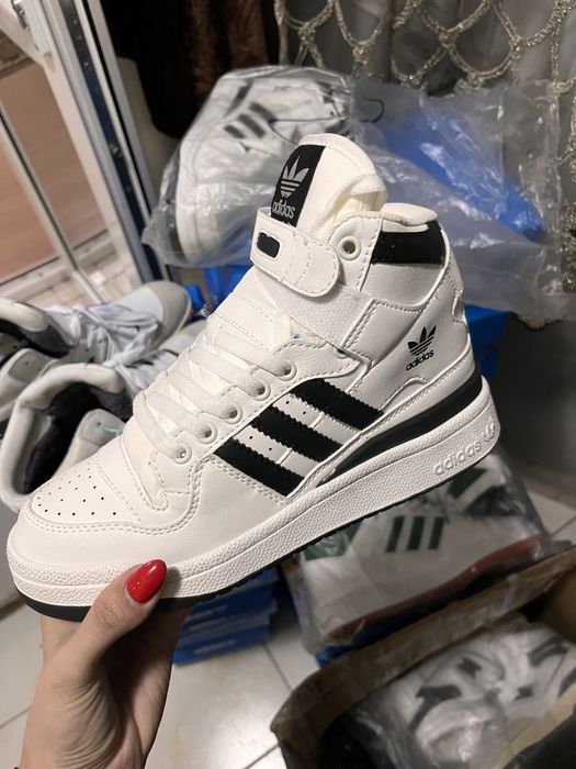 Новые демосезонные кроссовки adidas