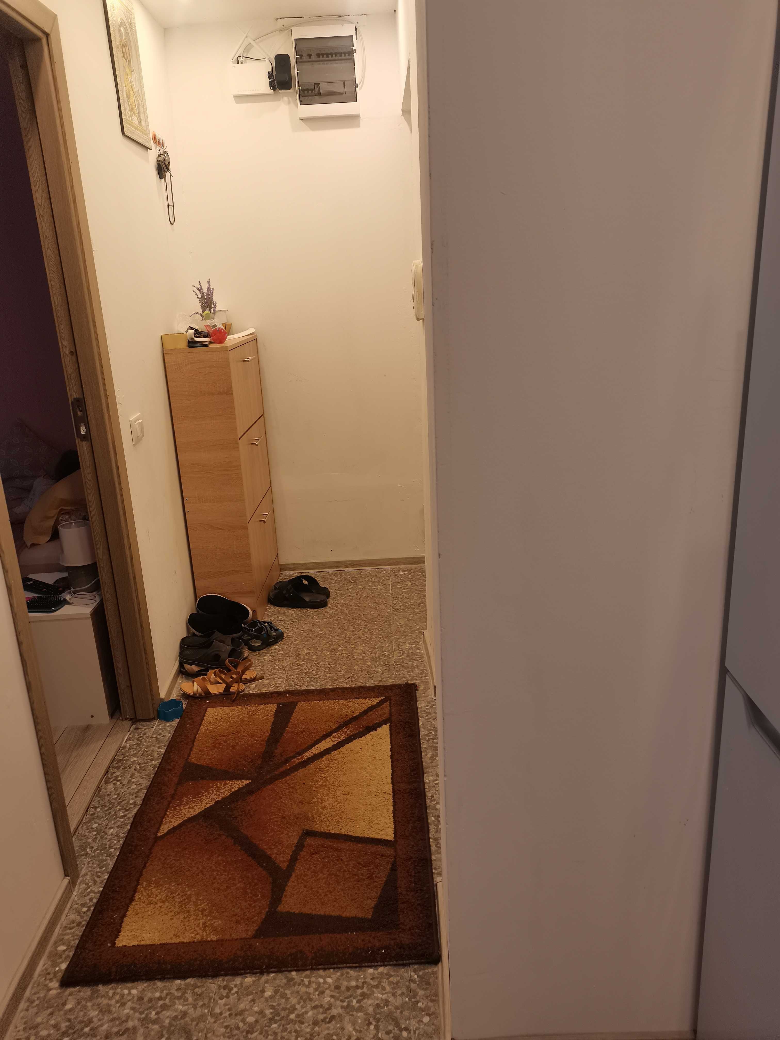 Vand apartament transformat în 3 camere