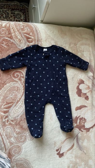 Два комбинезона для новорожденных