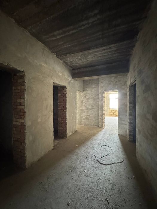 3 xonali kvartira sotiladi