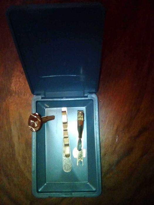 вратовръзки, игли за вратовръзки и ръкавели в сребристо и златисто