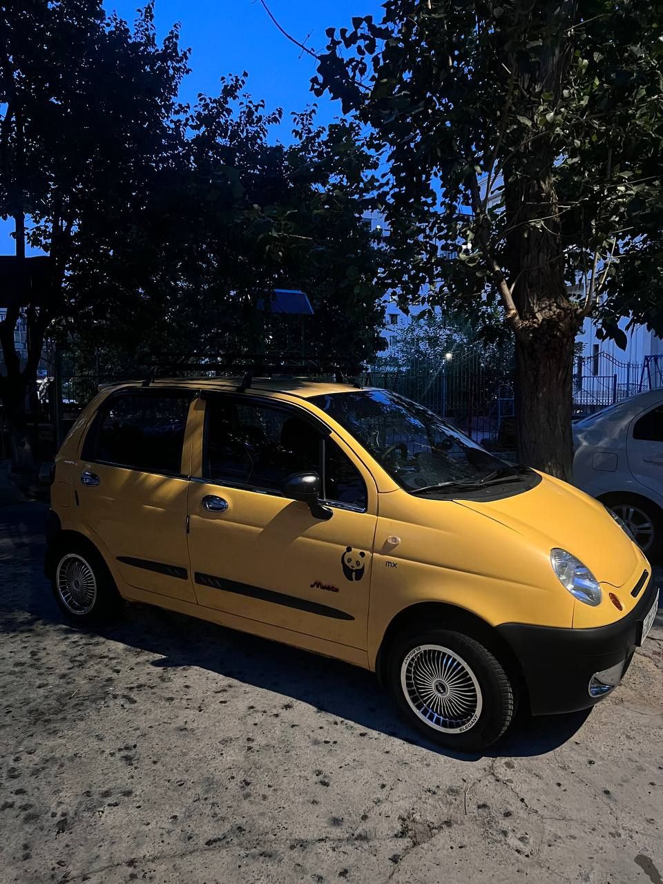 Matiz sotiladi  yili 2014.sariq oq yili 2013