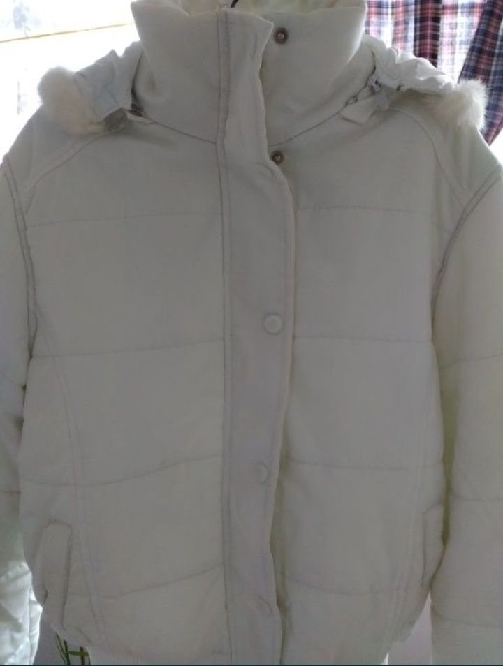 Две Дамски якета с качулка, бежов и бял цвят