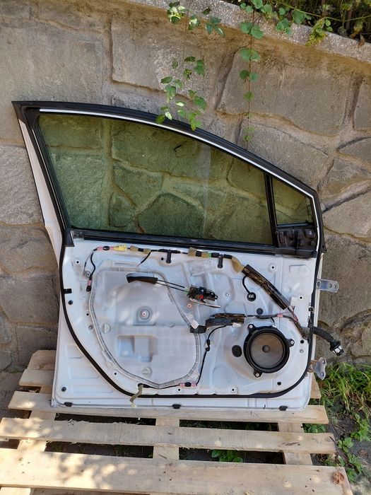 Uși fata / spate , dreapta / stanga complete de Toyota Prius IV