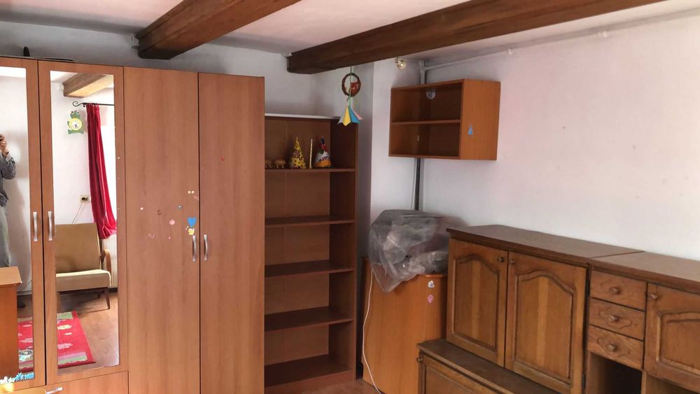 inchiriez casa 4 dormitoare,garaj,singur in curte
