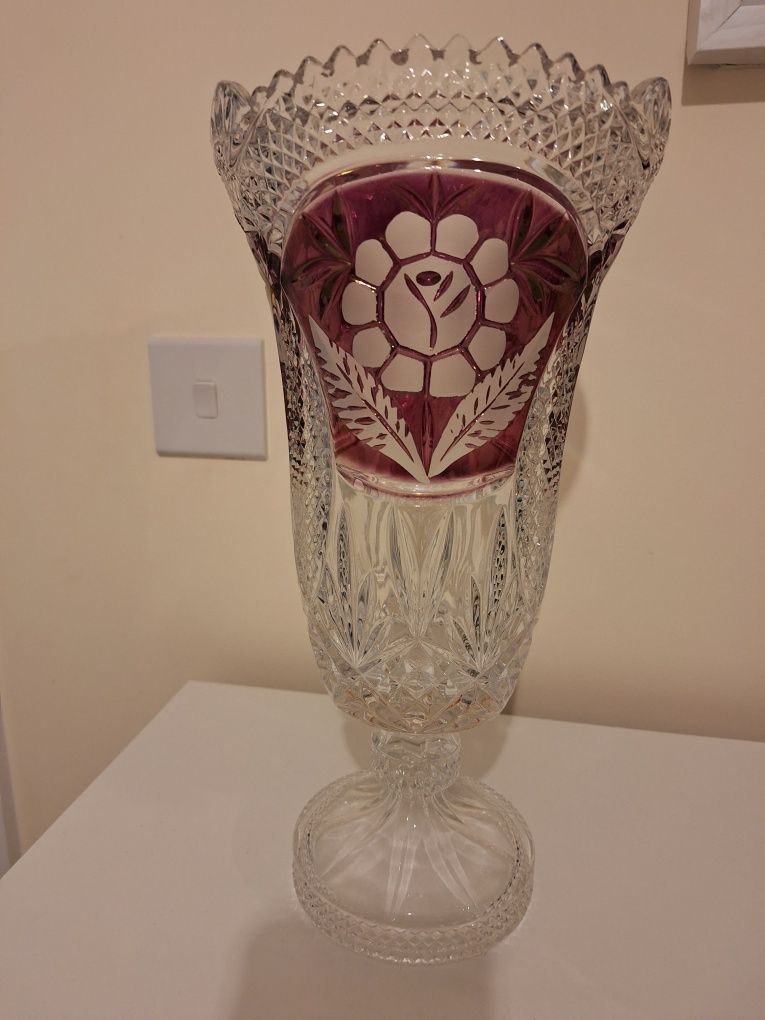 Красива мсивна кристална ваза като НОВА