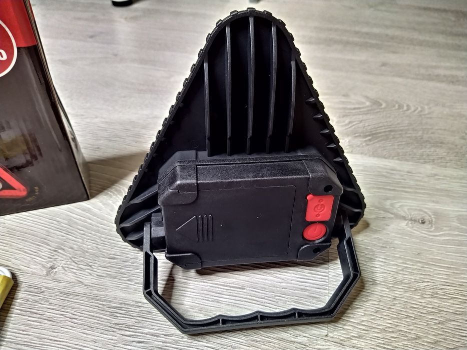 Proiector led 30W 1500LM portabil cu incarcare USB baterii acumulator
