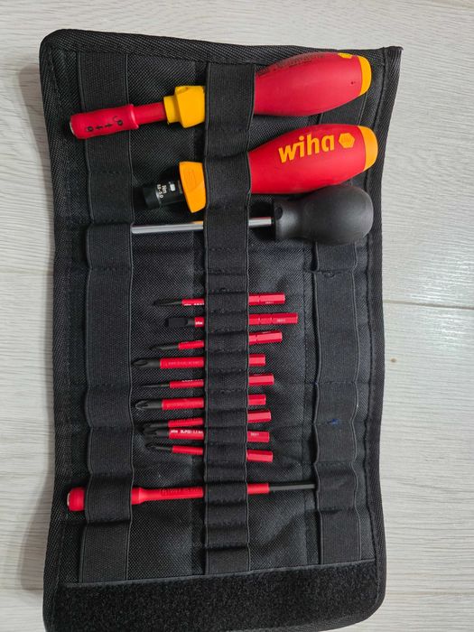 Set surubelnita dinamometrica, 0.8–5 Nm, cu 9 biti si husa - Wiha