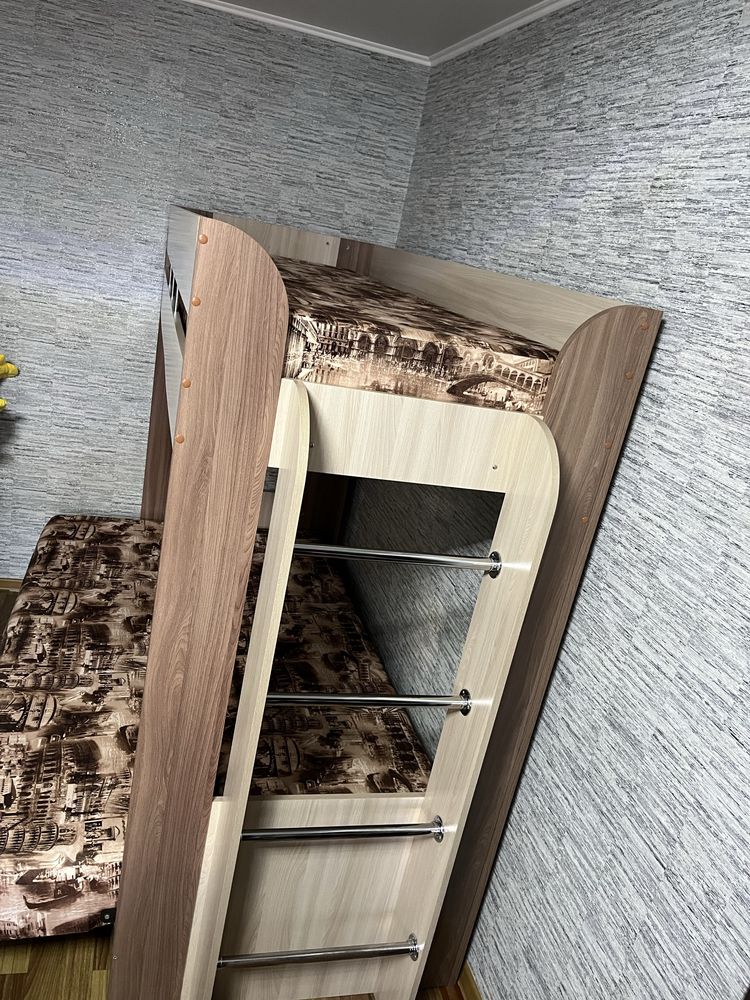 Продаёться двухярусная кровать.