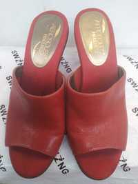 Червени дамски чехли