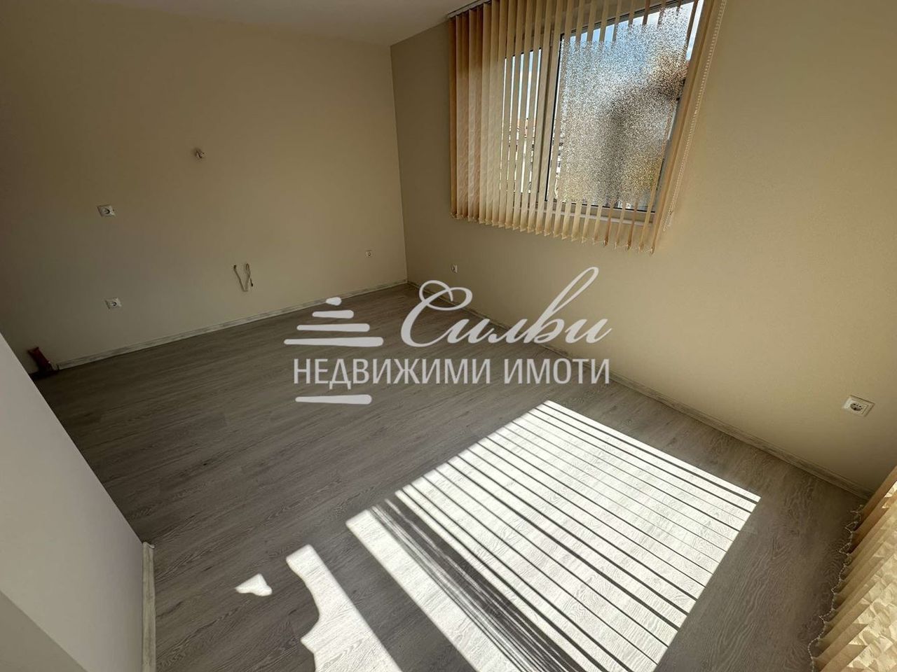 Продава се Двустаен апартамент в Търговище, Център - 63 кв.м за 1174 €/кв.м - Снимка #2