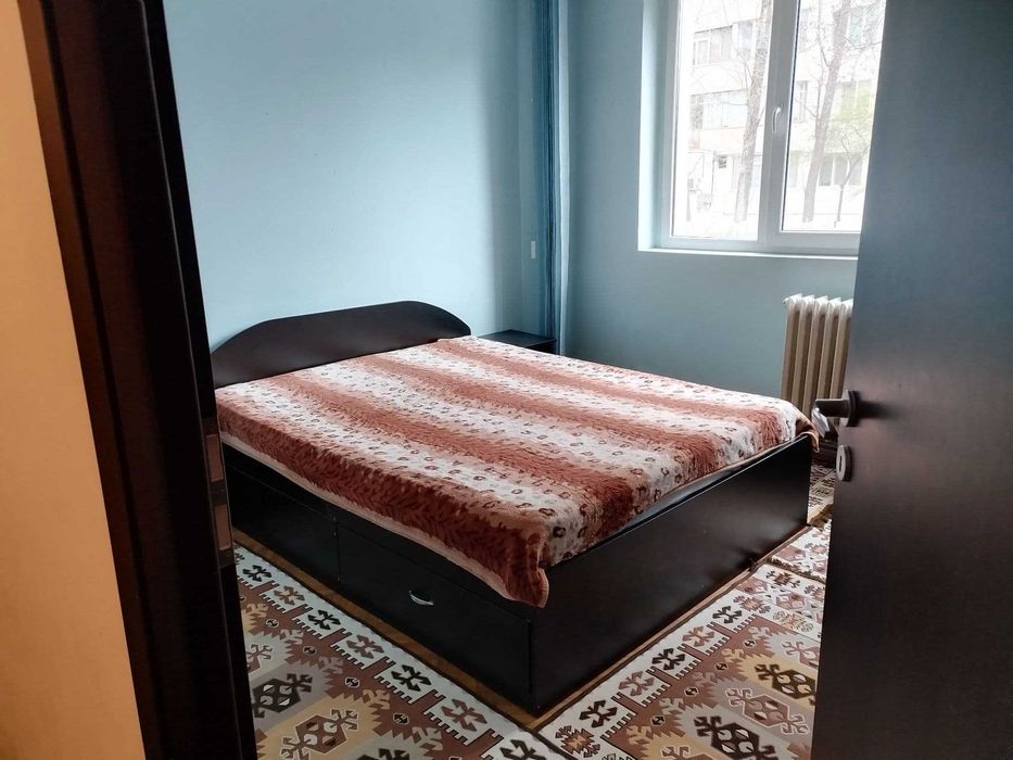 Apartament 3 camere decomandat de închiriat Alexandru cel Bun