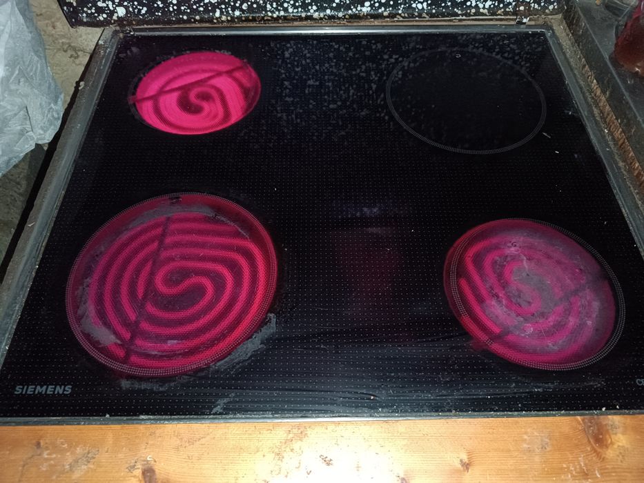 ФУРНА за вграждане с керамичен плот четворка