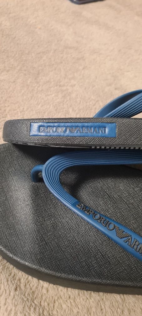 Papuci de plaje Emporio Armani nr  43-44 noi .