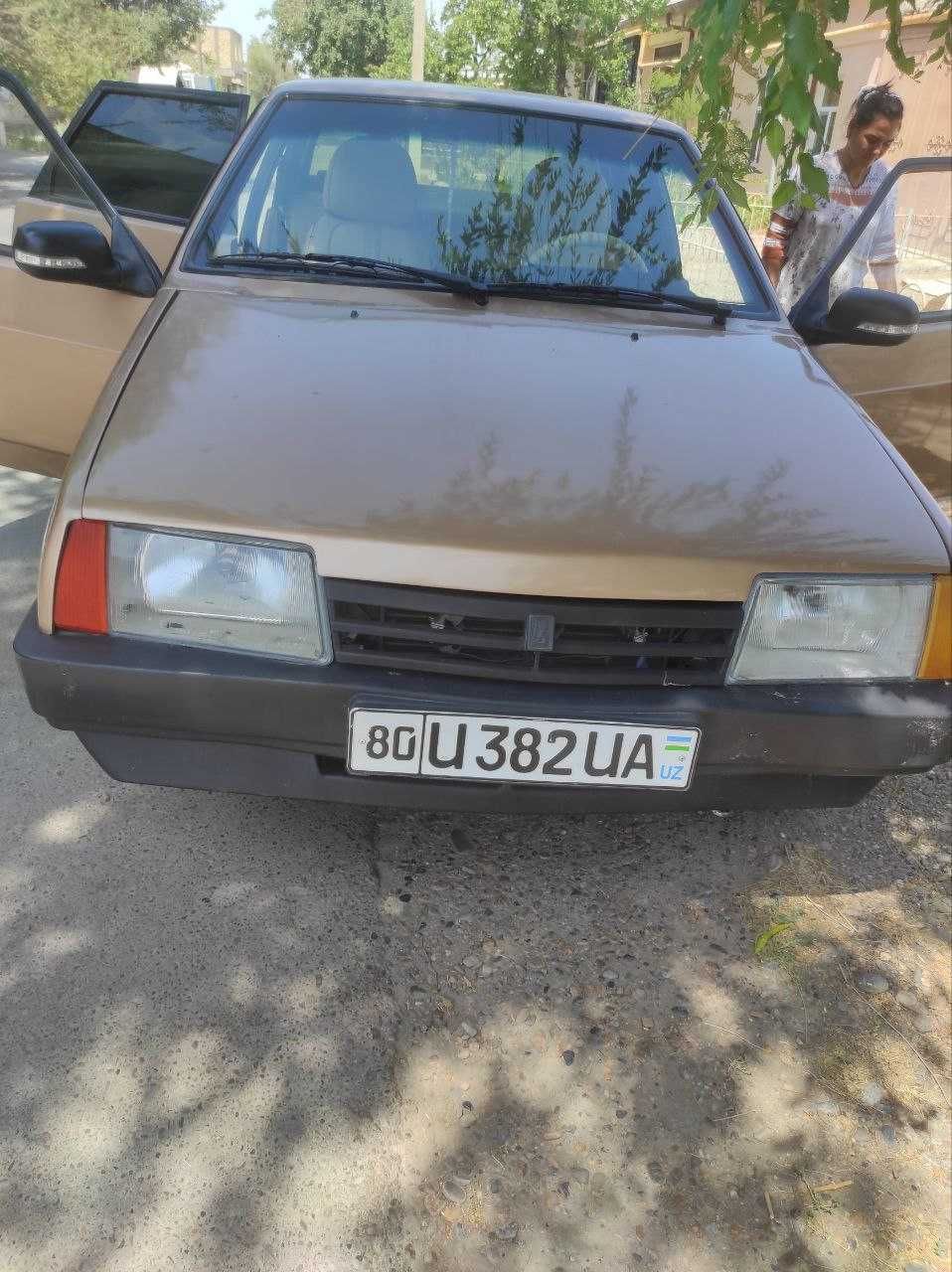 Avtomashina VAZ 21099 sotiladi