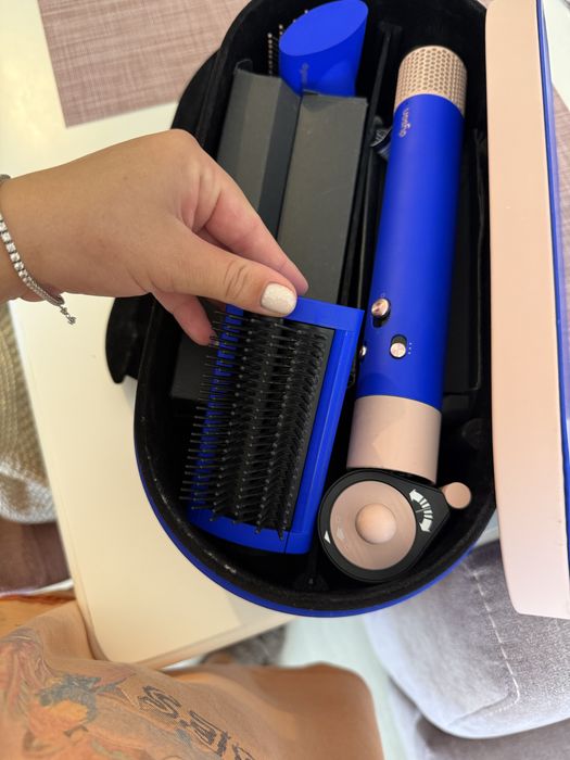 Dyson airwrap изключително запазен