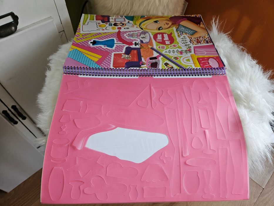 Album Crazy Chic decoreaza cu stil de la Clementoni